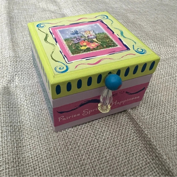 Hallmark Fairy Box with Fairy Necklace - Picture 3 of 8